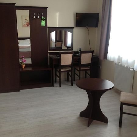 Hotel Feniks Gniezno Extérieur photo