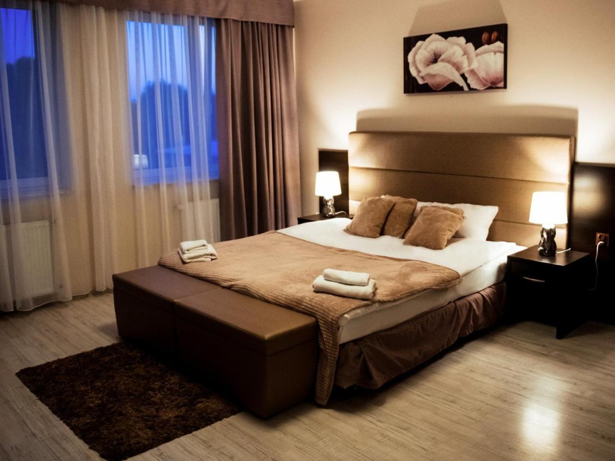 Hotel Feniks Gniezno Extérieur photo