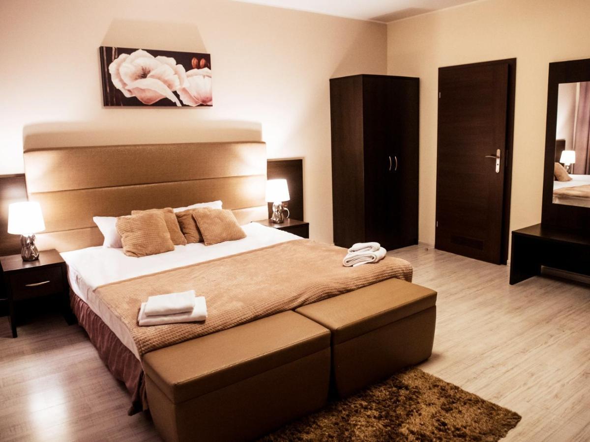 Hotel Feniks Gniezno Extérieur photo