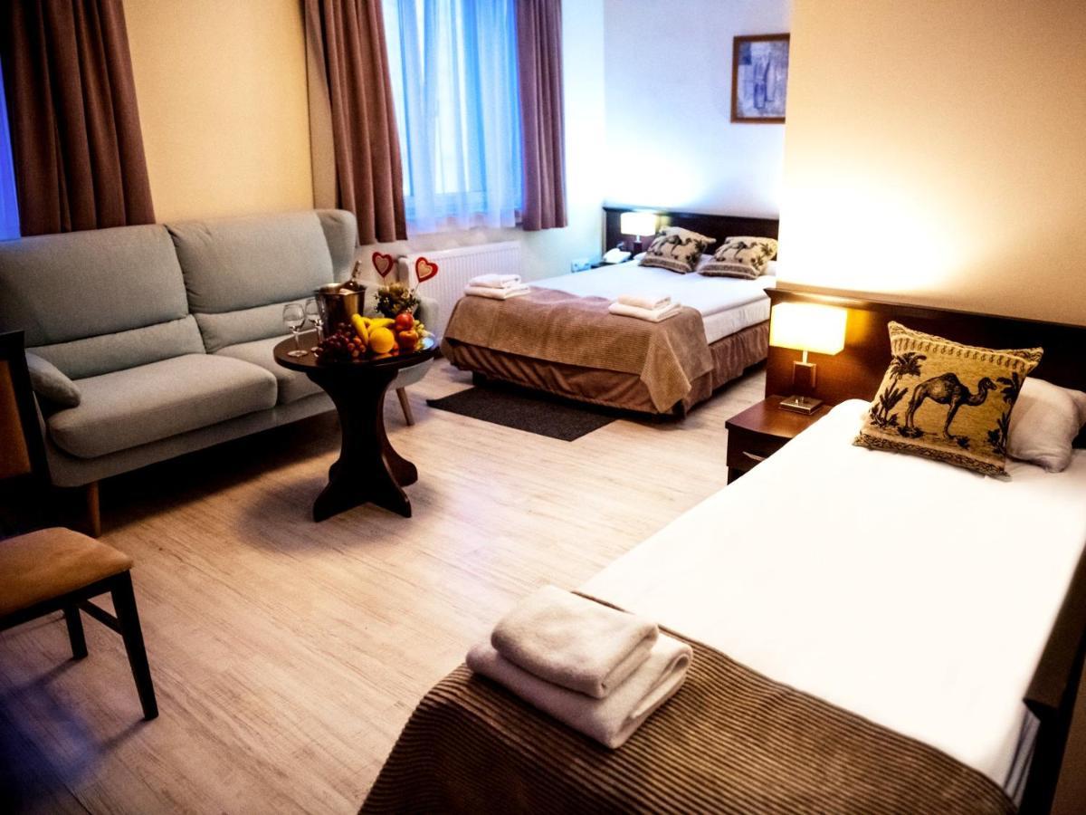 Hotel Feniks Gniezno Extérieur photo