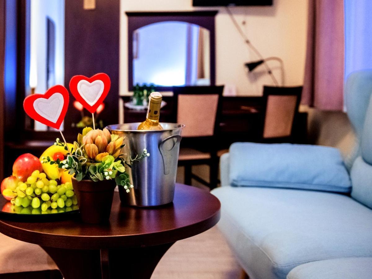 Hotel Feniks Gniezno Extérieur photo