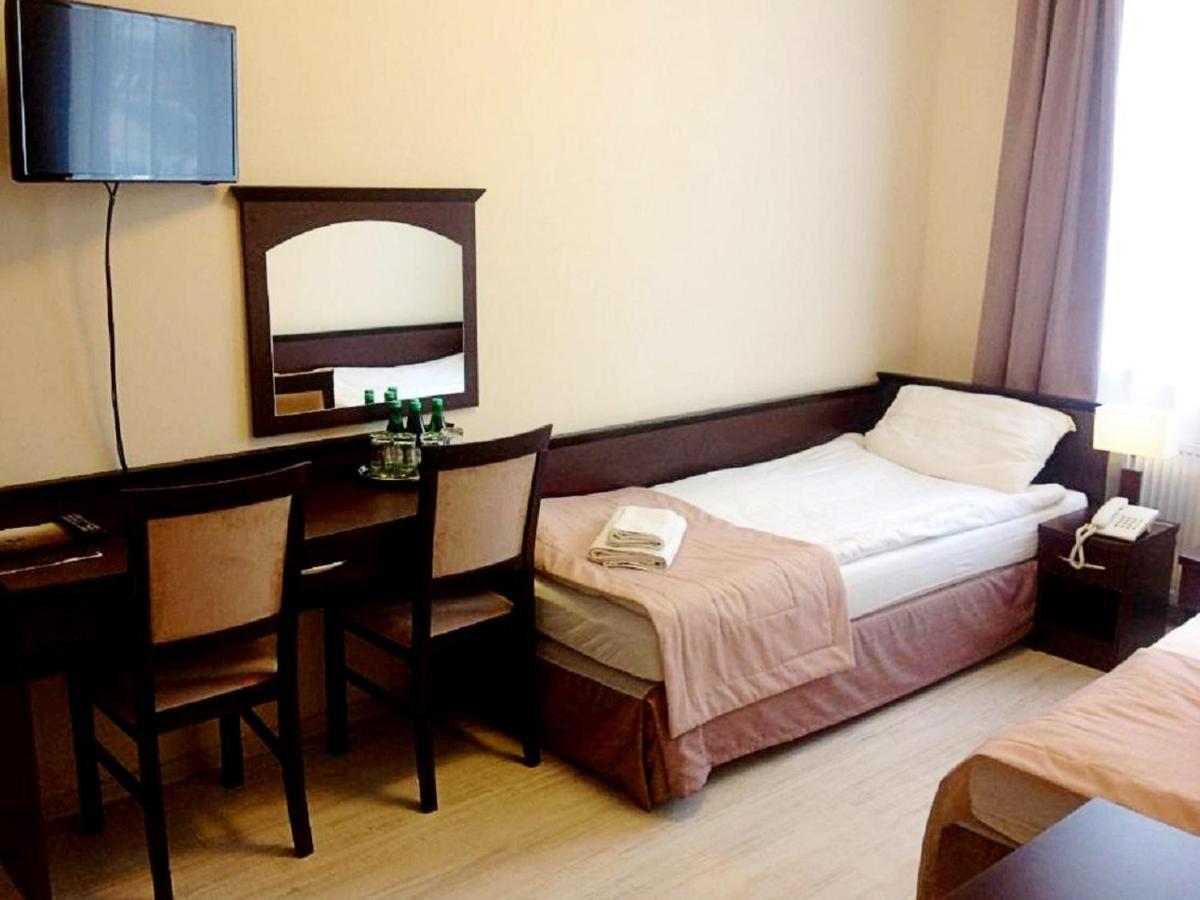 Hotel Feniks Gniezno Extérieur photo