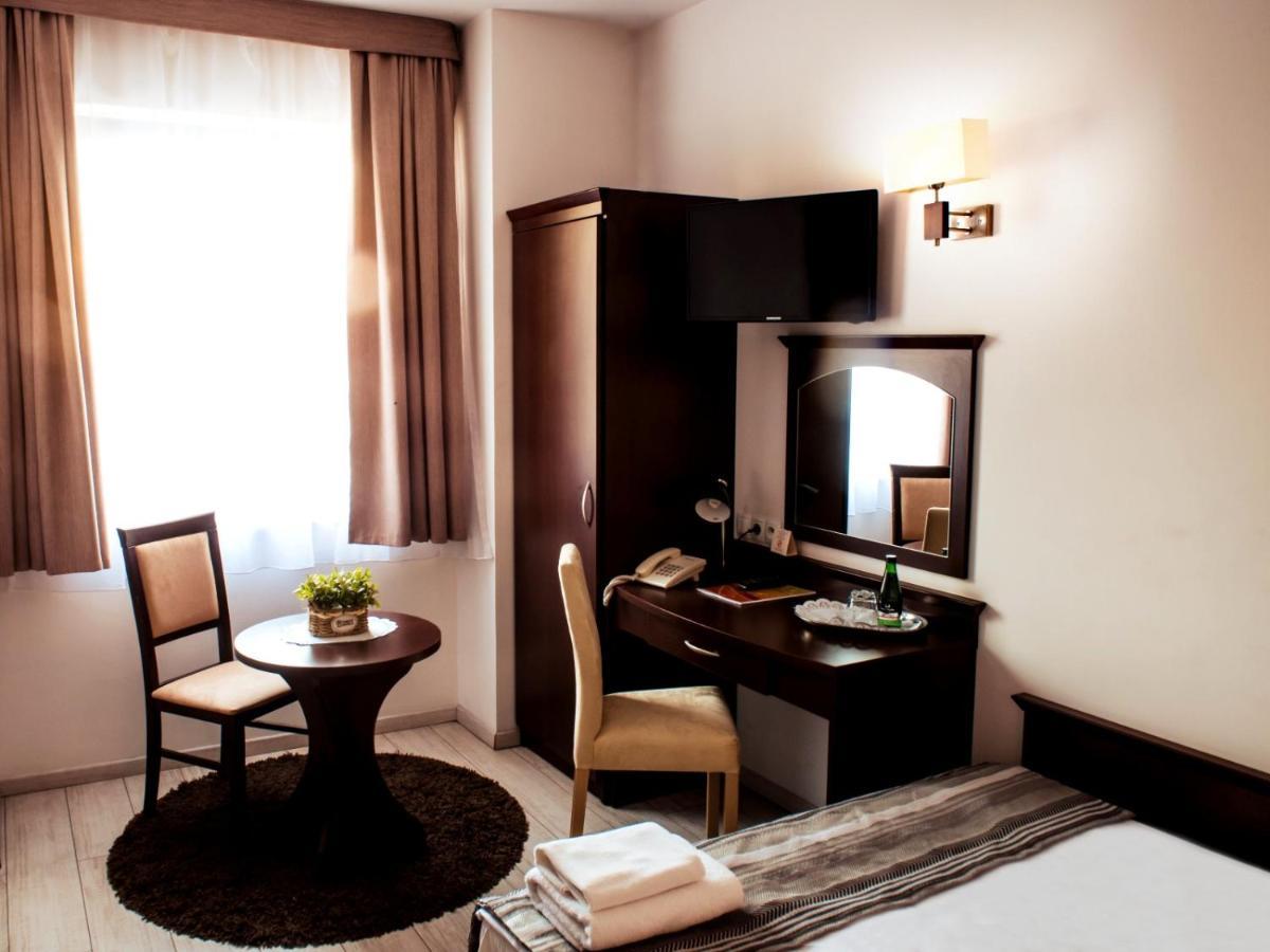 Hotel Feniks Gniezno Extérieur photo