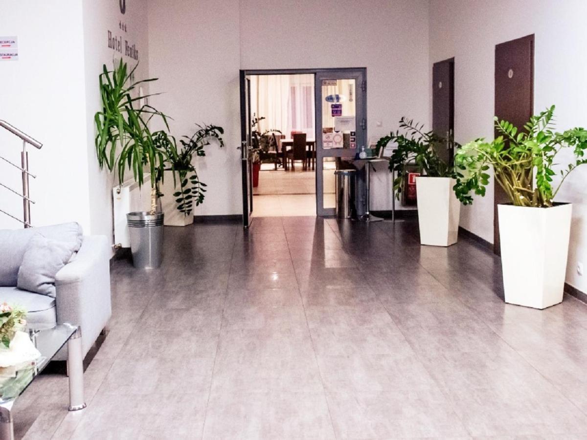 Hotel Feniks Gniezno Extérieur photo