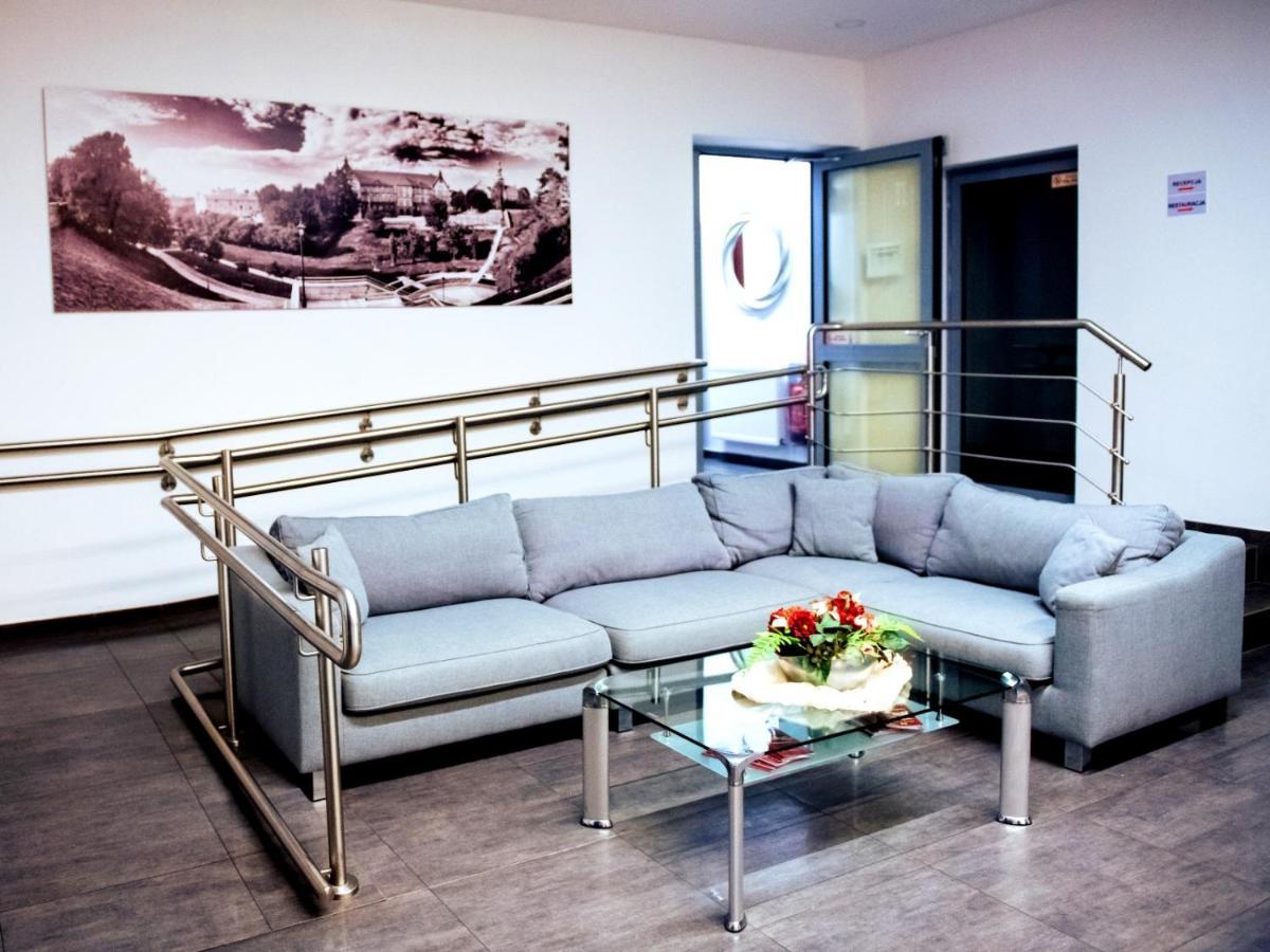 Hotel Feniks Gniezno Extérieur photo