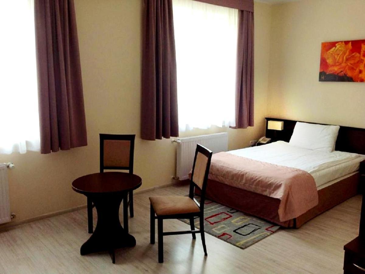 Hotel Feniks Gniezno Extérieur photo