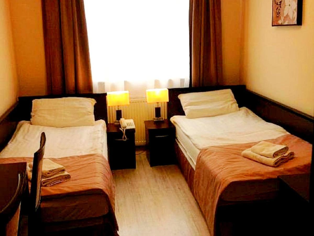 Hotel Feniks Gniezno Extérieur photo