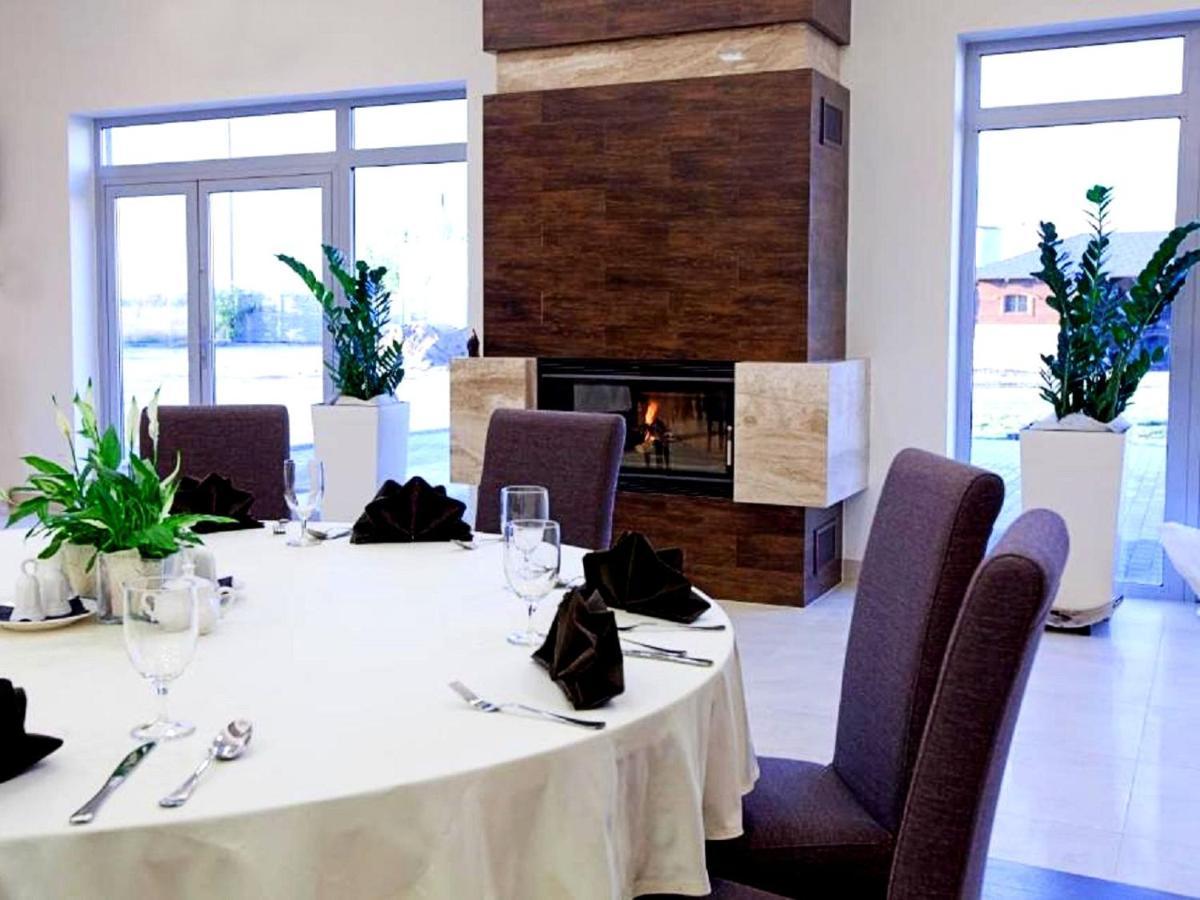 Hotel Feniks Gniezno Extérieur photo