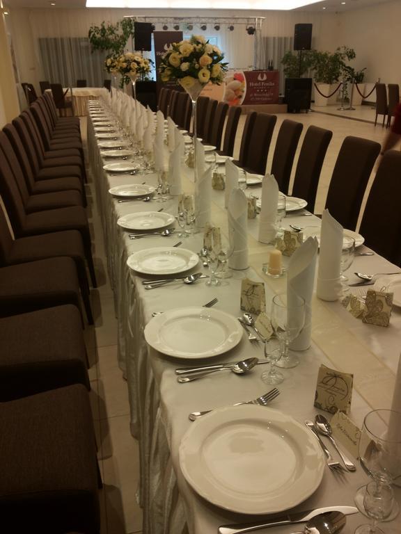Hotel Feniks Gniezno Extérieur photo