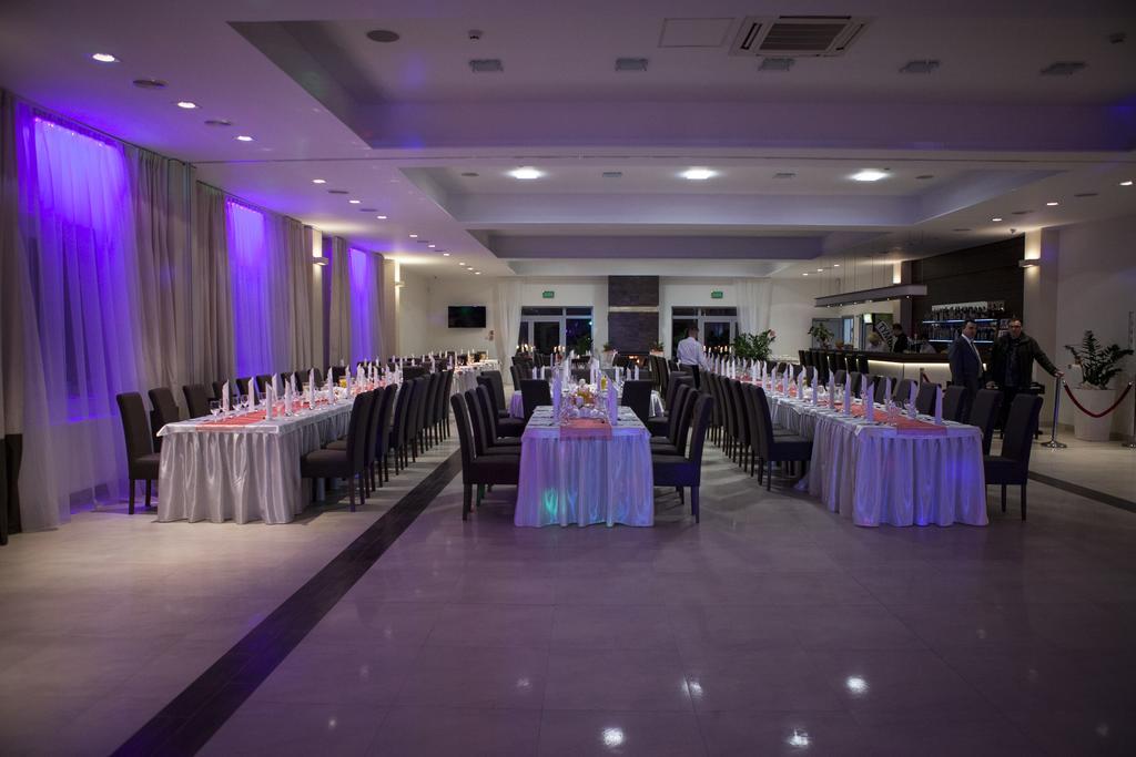 Hotel Feniks Gniezno Extérieur photo