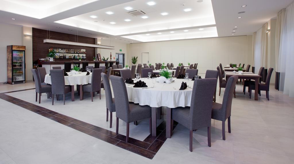 Hotel Feniks Gniezno Extérieur photo