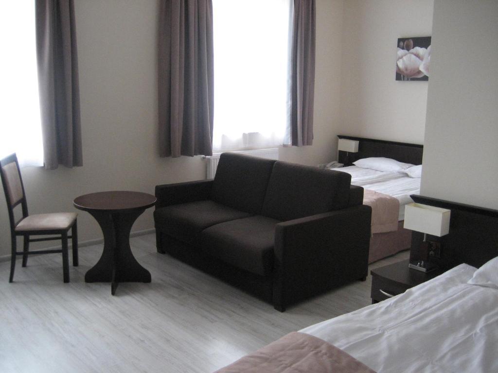 Hotel Feniks Gniezno Chambre photo