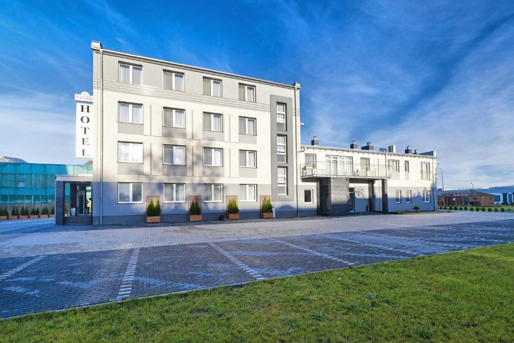 Hotel Feniks Gniezno Extérieur photo