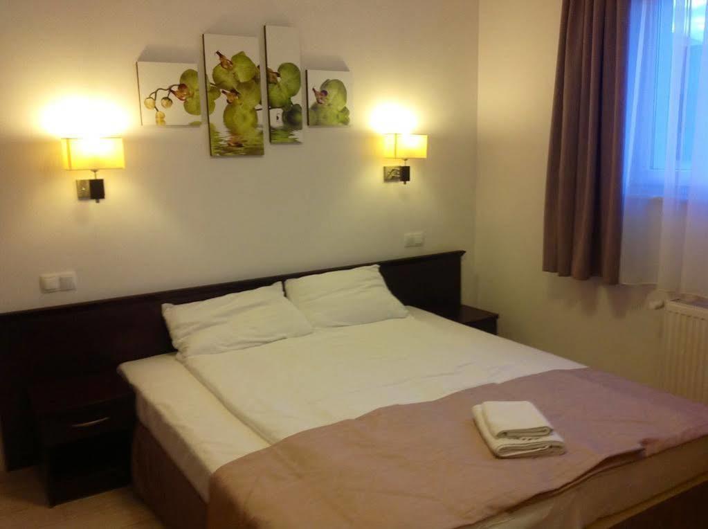 Hotel Feniks Gniezno Extérieur photo